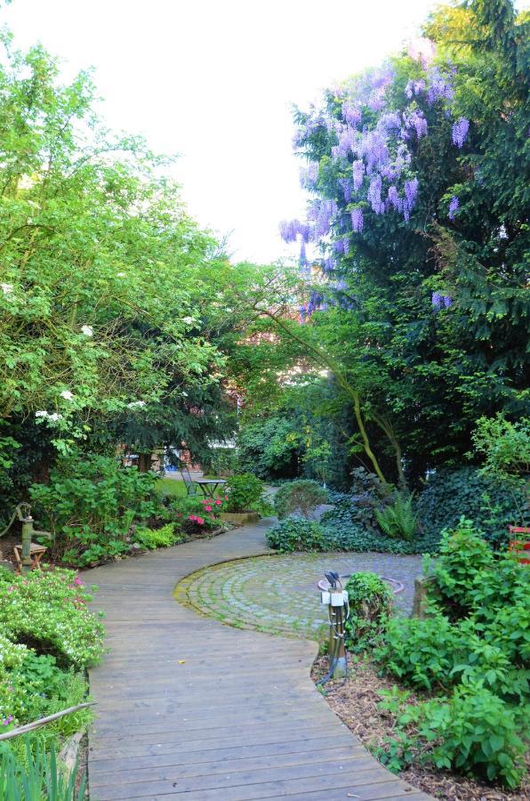 Gaestezimmer Mit Garten In Fischeln クレーフェルト エクステリア 写真